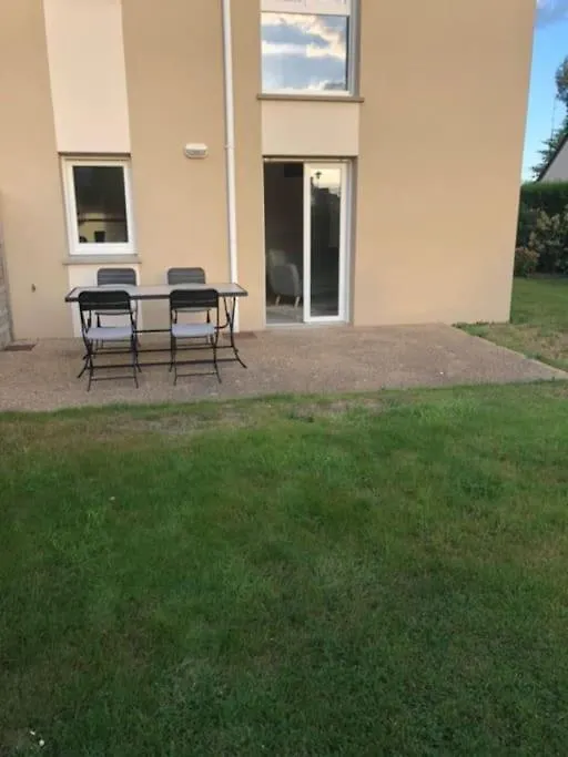 Appartement Au Rdc Avec Jardin Clos, Au Calme. Saint-Aubin-du-Cormier